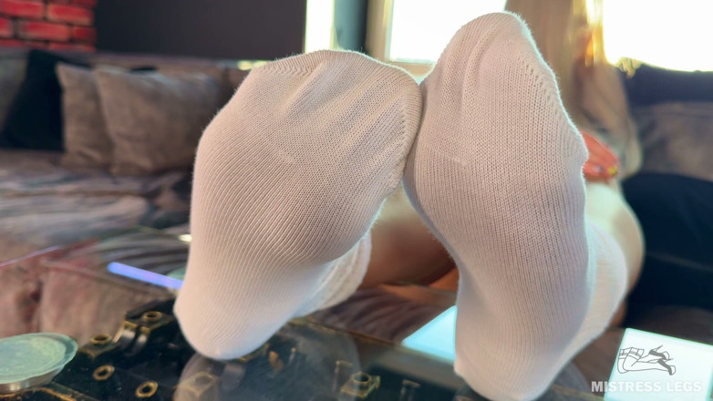 Mistress Legs: Tapak pantyhose matahari saya mengusik awak di atas meja kaca