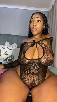 Ebenholz-bBW stripteasing &twerking