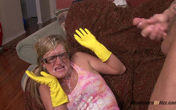Monsters Of Jizz: Primera vez que chupa polla recibe un facial masivo