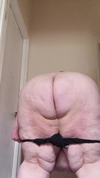 SSBBW STRIP TEASE and twirl