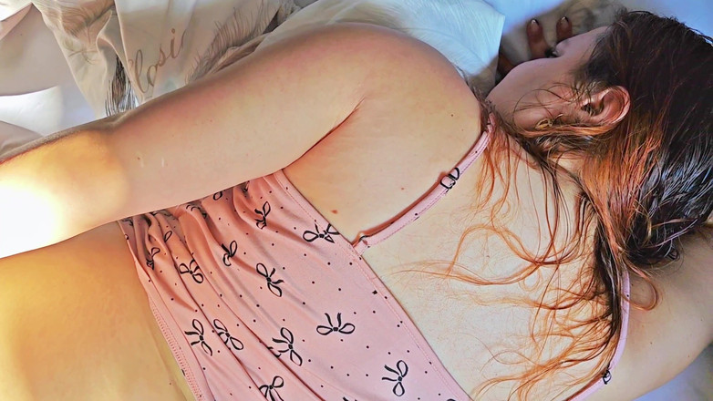 Latincurvyredhead: Kakak tiri berambut merah disetubuhi oleh saudara tirinya saat merokok...
