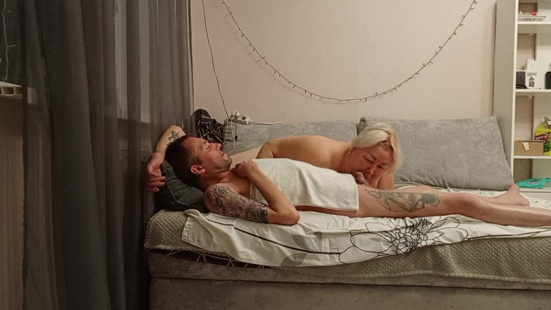 Zona901: Komşu derin bir sakso çekiyor ve döl yutuyor