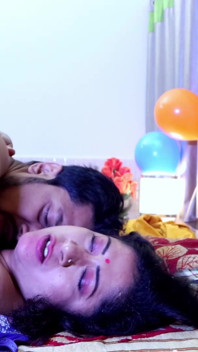 Coppia calda si è goduta la notte dell'anniversario con del sesso incredibile