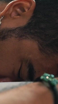 Interracial-fick mit heißem muskulösem asiatischem brocken-hintern