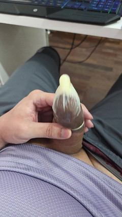 Lkdick8: Preservativo pieno di sperma