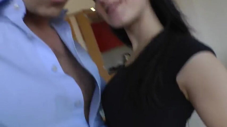 Dat Ass: Une brune se fait baiser et éjaculer dessus, hardcore
