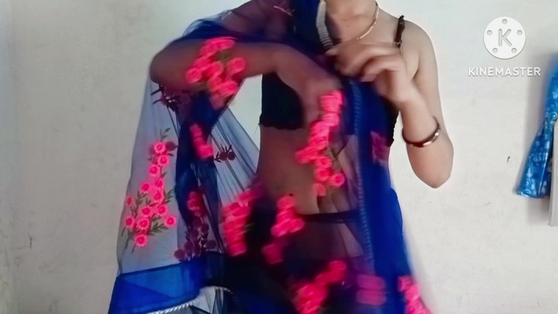 Ankurpriya000: 热辣的性感人妻在洗澡时发现继兄看到他正在洗澡的继兄看到