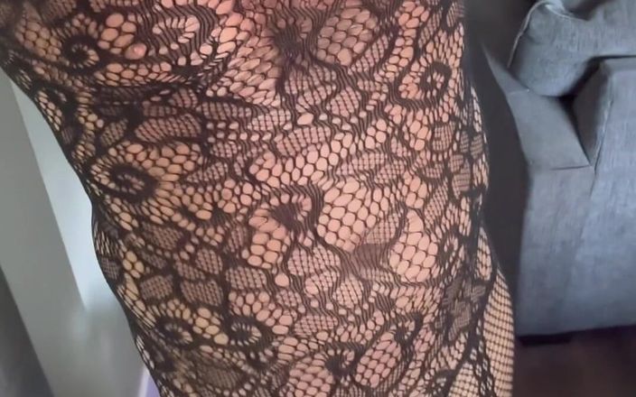 Orlandi480: Kadın kılıklı travesti hizmetçi ev hanımı ev işleri yapıyor