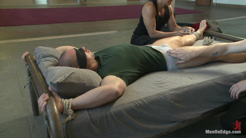 Men on Edge: Pembina badan dikongkek pinggir oleh seorang lelaki buat kali pertama