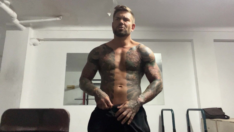 Juan Lucho Gay: Dirty in the Gym After Training