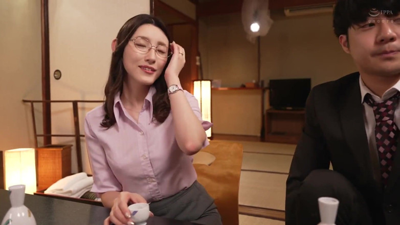Smooth Time: 젊은 남자의 자지와 몸을 갈망하는 아름다운 여성 보스 1부