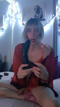 Skinnyminxx_xd: Skinnyminxx si hraje s 10 palců