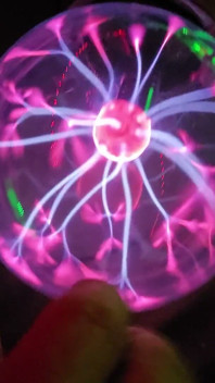 Macro și Electric Ball pe pula mea