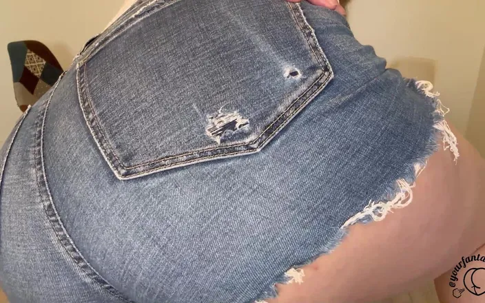 Your fantasy studio: Close up Farting in Tight Short Jeans