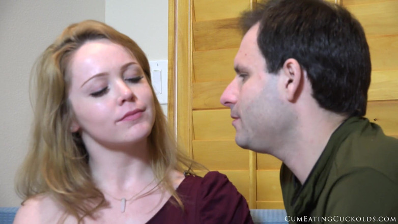 Cum Eating Cuckolds: Nikole Nash est tellement mouillée qu’elle transforme son mari en...