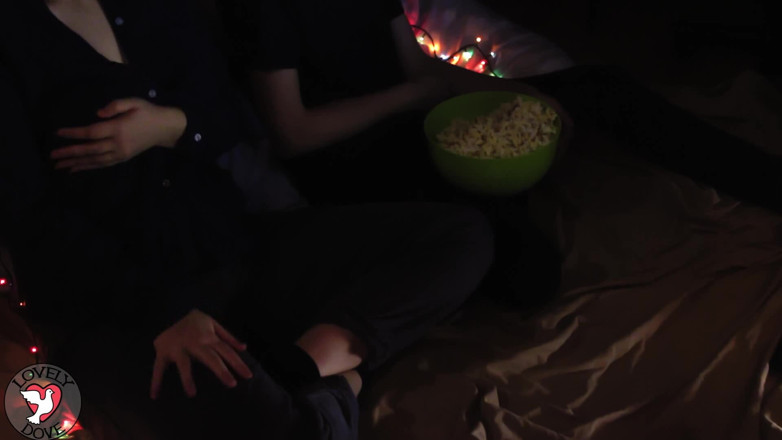 MyLovelyDove: Ha fatto un pompino salivoso per amico gay (con i subs)