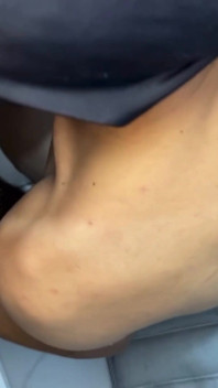ぽっちゃりしたゲイの男と彼のゲイの義理の兄弟がこの男のチンコを共有している。パート2