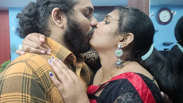 Vaigavarun45: Mallu coppia cazzo caldo in Sari, rimozione di Sari e...