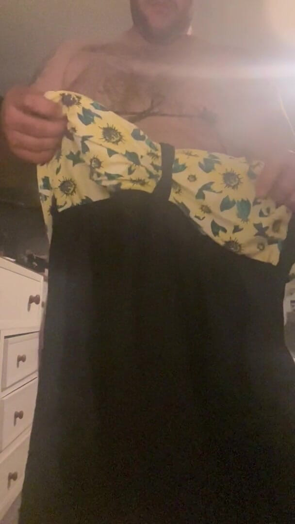 Shaun Cbt: チンポ緊縛と服の下着装で尻栓と乳首クランプで散歩に出かける 21.55に撮影