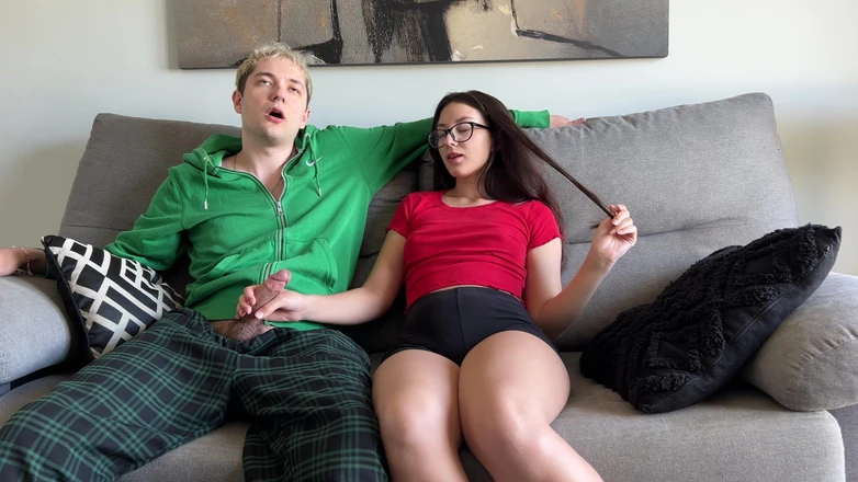 Sugary Kitty: Nevlastní sestra přistihla nevlastního bratra, jak si honí na to,...