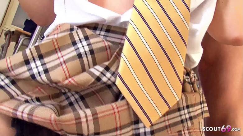 Asian porn collection: Aziatische college-tiener met harig poesje in de kont geneukt door...