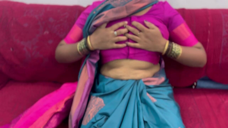 Mary V: Swetha Tamil Item 9Inci Skin Dildo Penggetar Orgasme Pepek