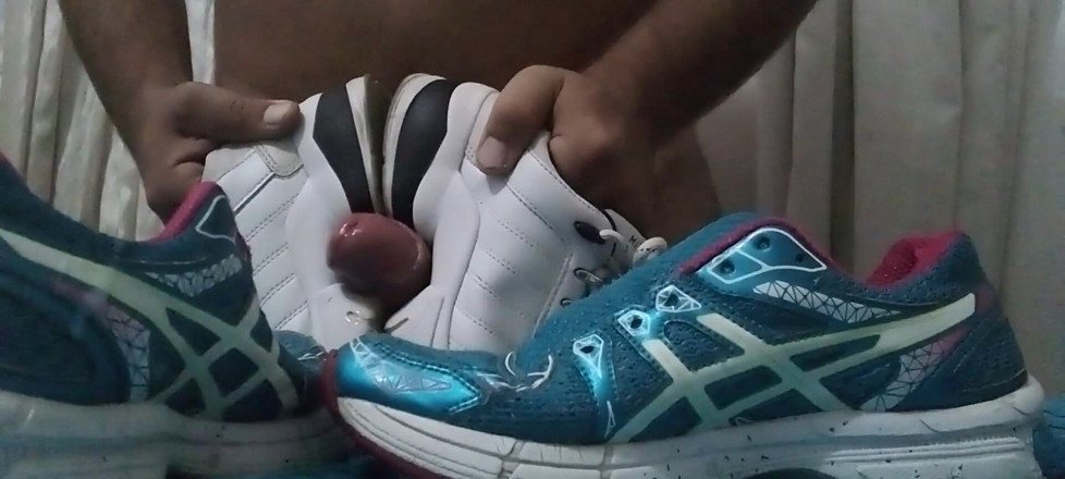 Sneakerfetish_BR: Tênis fodem e gozam na bunda