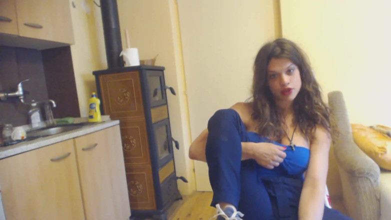 Foot Girls: Nastoletnia bogini chce, abyś wyczyścił jej brudne trampki
