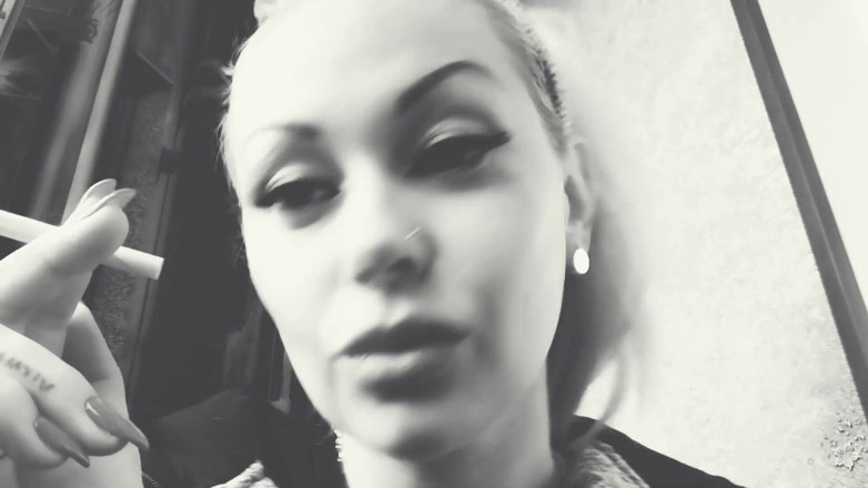 Goddess Misha Goldy: Total smokerizing