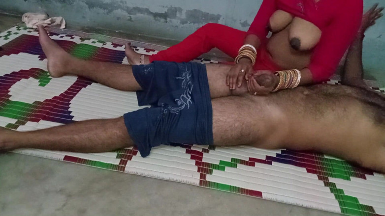 FireeCouple: Первый раз индийская горничная трогает хуй