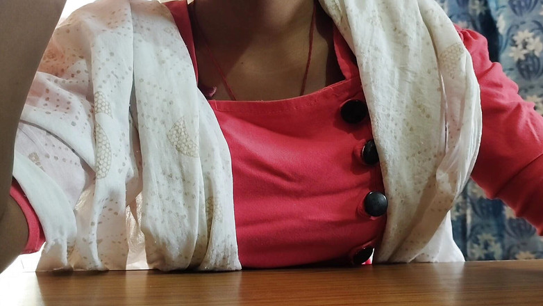 priya324: Dívky mačká prsa v kanceláři