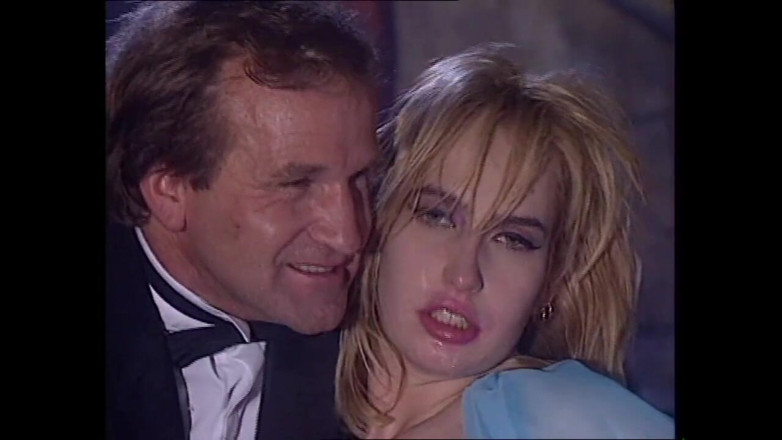 MMV films - The Original: La hermosa bailarina sedujo a su audiencia a su baile...