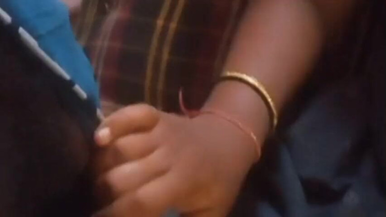 Sexy komil: Komşusunun baldızı evi aradı ve harika seks yaptı