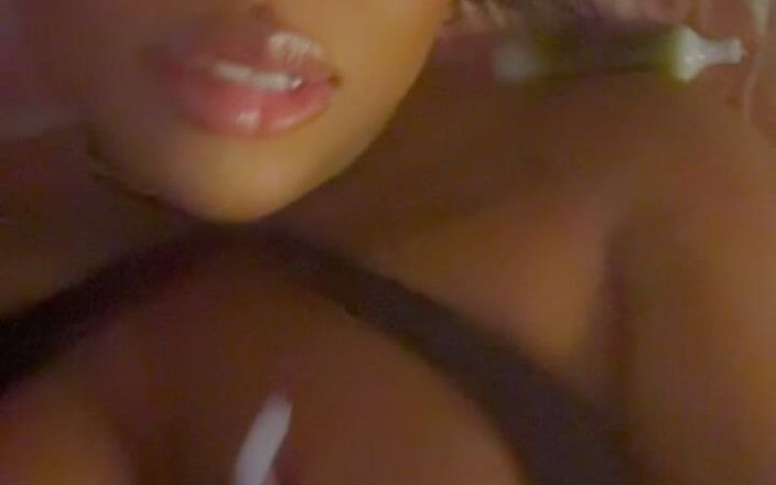 ChanteSuckumup: Provocação sexy e sedutora de uma deusa grossa! simplesmente curvilínea...