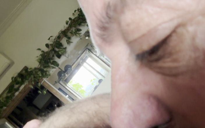 GiangyBoy: Taťka líže zadek chlupatému klukovi