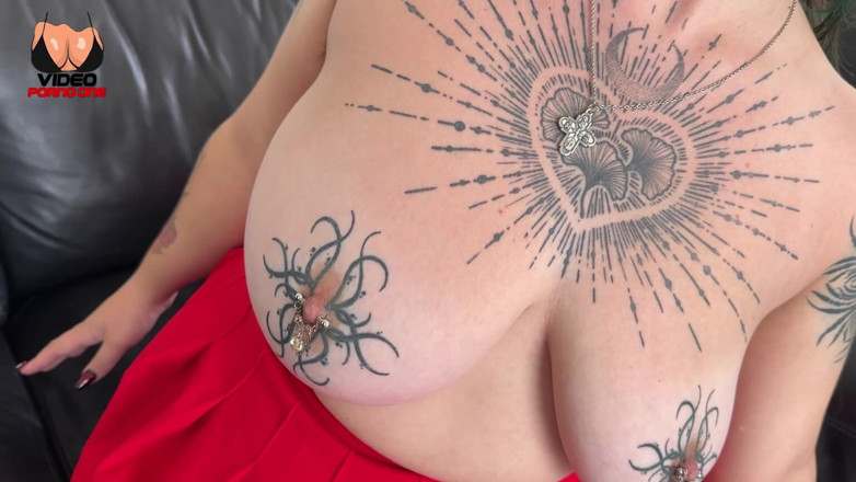 Video Porno One: Elle S'envoie En L'air Avec Son Patron, Il Est Excité...