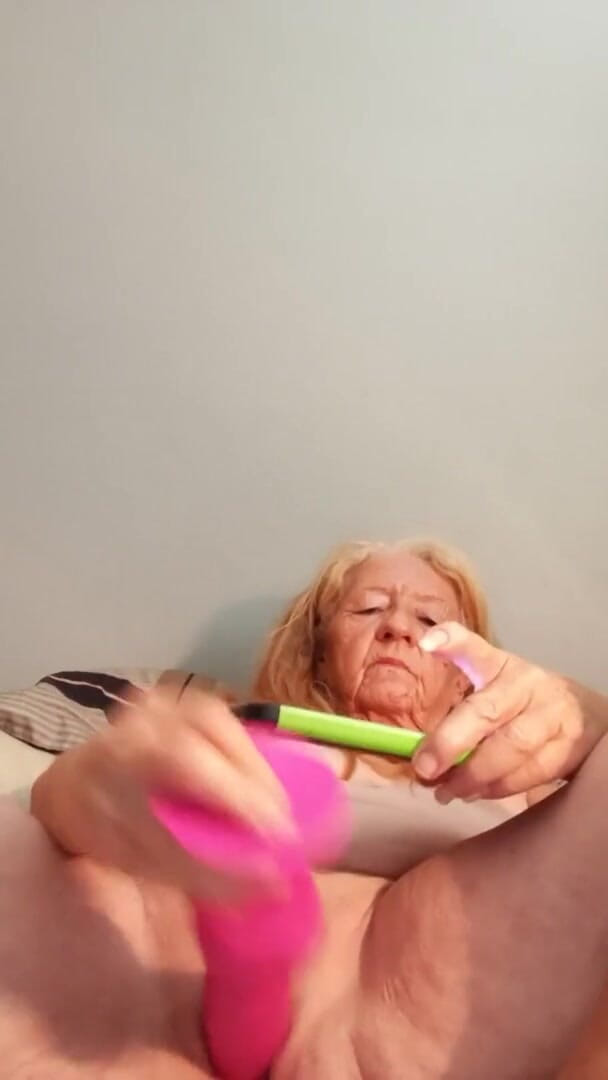 Granny fucksalot of dick: नानी की खुशी