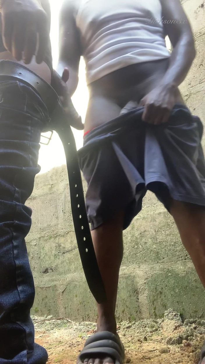 Dickass3x: Rompiendo ese culo gordo en un edificio no compatible mientras...