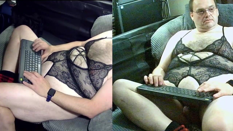 Caressonnous: Pequeña sumisa chupando