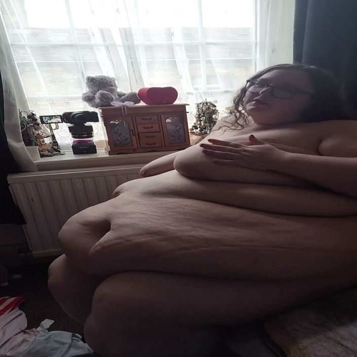 SSBBWLadyBrads: SSBBW Naked Mirror Goddess Fantasy