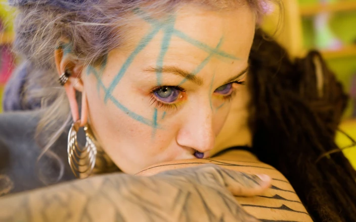 Z-Filmz: Tattoo Lesbian Gets Hard Fisted Till She Have a Real...