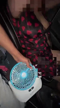 Indiana esposa com estranho no carro com marido dirigindo p1