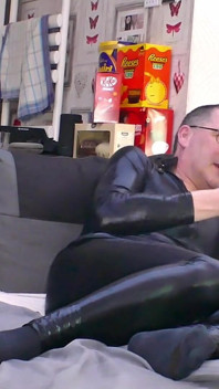 Il grande cazzo dilf mike essex si masturba il mio cazzo non circonciso