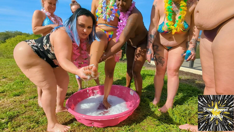 Savanna star: Keseronokan fetish kaki liar dengan bubbly barefoot
