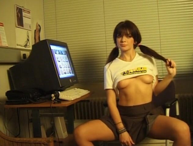 Flash Model Amateurs: 화끈한 갈색 머리 창녀와 함께하는 사진 촬영