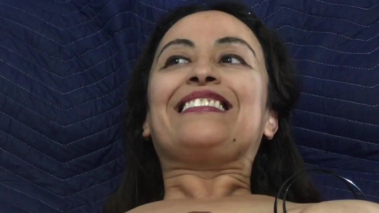 VeeVee Vixen: MILF se pro tebe roztahuje