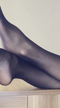 Addicted to Valerias Feet - Nylon Foot Worship (part 1)