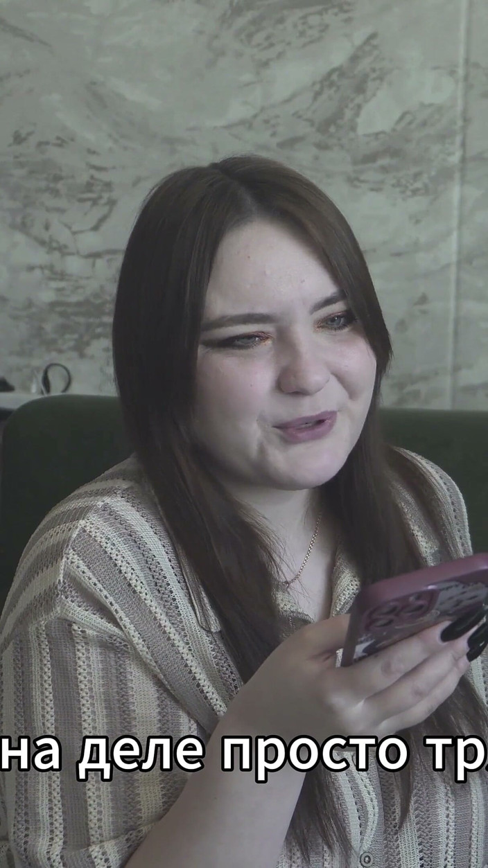 Polly Sweet: Příběh – Můj šéf ví, co mám rád (ruský, strap-on, výprask, ženská dominie)