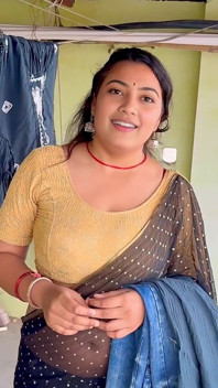 Sono andato a casa di Bhabhi durante le vacanze estive e mi sono divertita molto con il mio adorabile bhabhi, video virale hindi completo