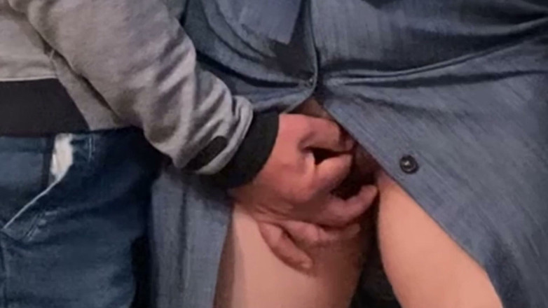 PriyaNaavya: พ่อเลี้ยงเงี่ยนใช้นิ้วกับหีฉ่ําในที่สาธารณะ